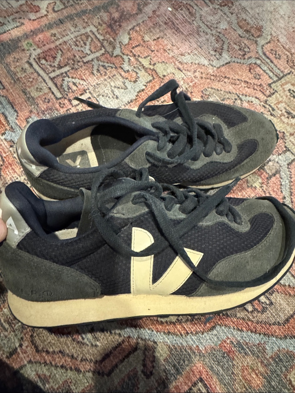 Veja  Women’s Rio Branco Black and white Low-Top Sneakers